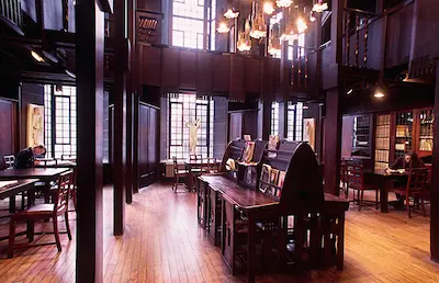 Biblioteca de la escuela de arte
