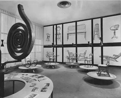 Exibición de Michael Thonet (1953, MoMA)