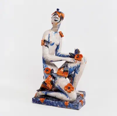 Mujer con flores, escultura de Vally Wieselthier